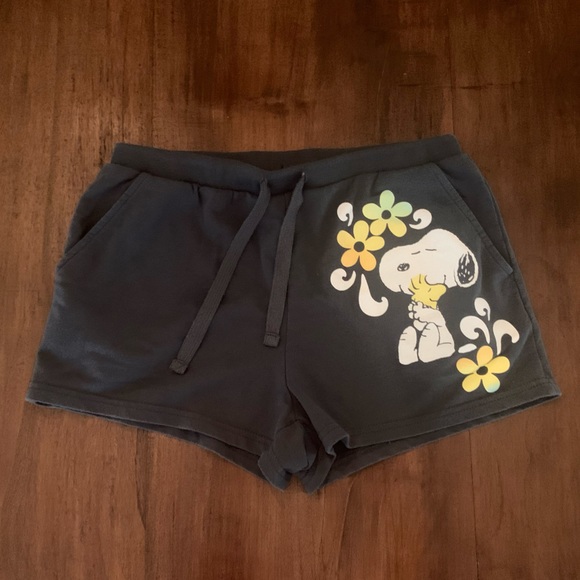 Snoopy & Woodstock Shorts 🌼 - Picture 2 of 4